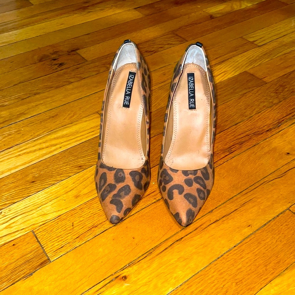 Fierce and Fabulous: Never Worn Leopard Print Pointy Toe Heels
